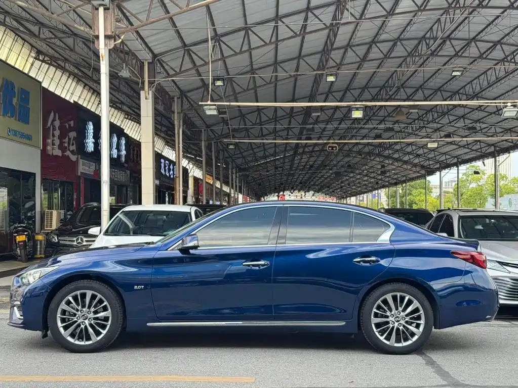 Infiniti Q50 L 2.0 T Progressive Enjoyment CN-VI