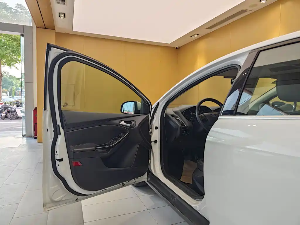 Focus Hatchback EcoBoost 180 Auto Elite