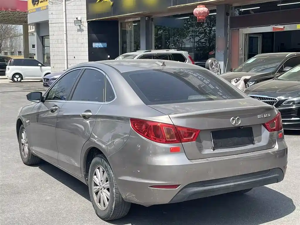 Senova D50 1.5 L CVT Standard