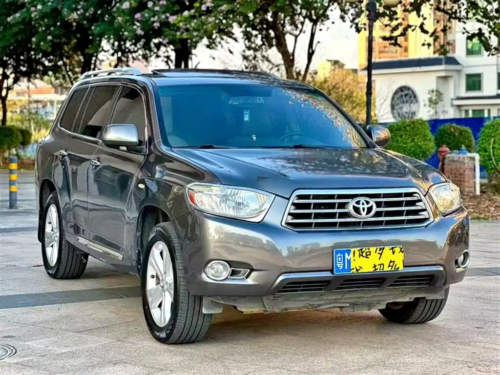 Highlander 2.7 L 2 WD 7-seat Supreme
