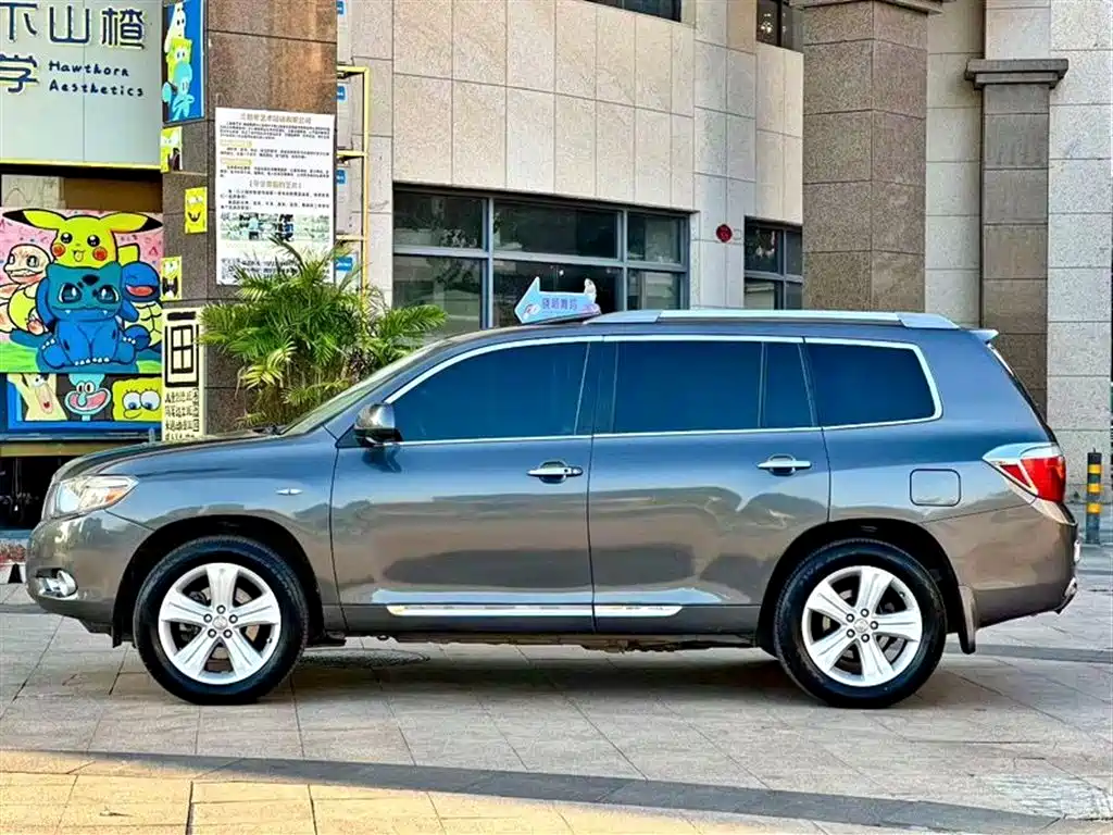 Highlander 2.7 L 2 WD 7-seat Supreme