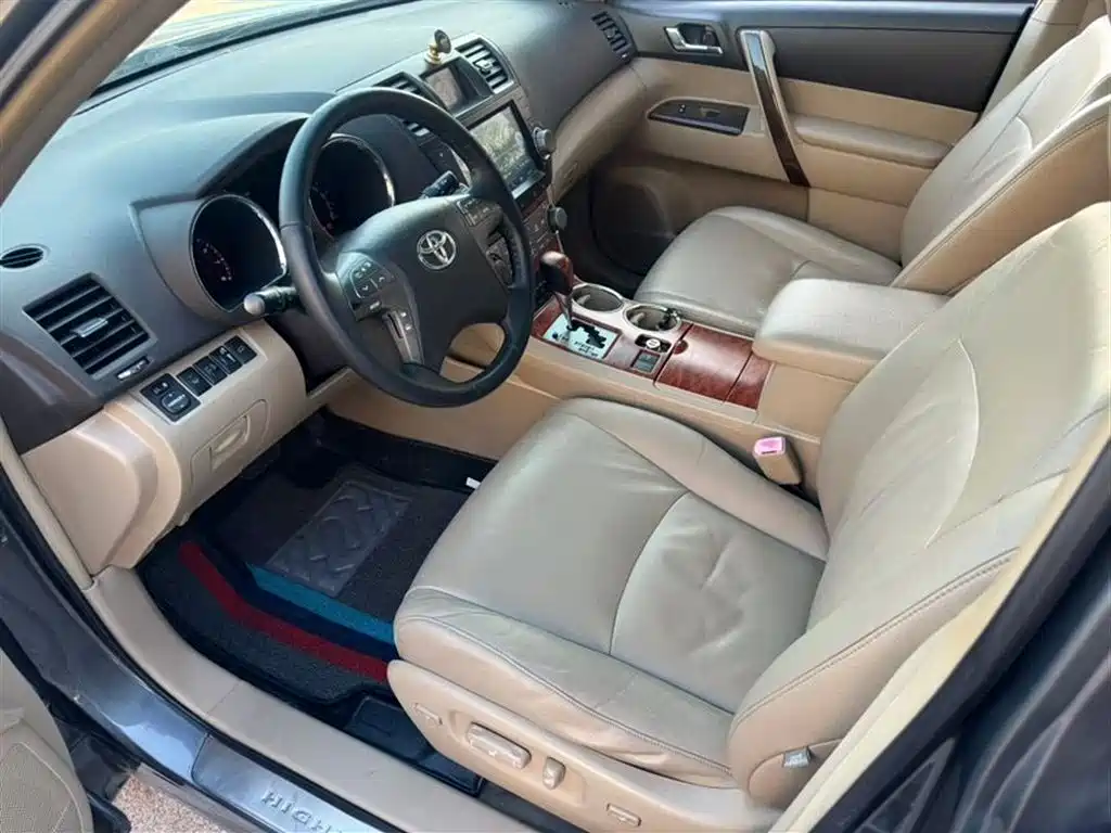 Highlander 2.7 L 2 WD 7-seat Supreme