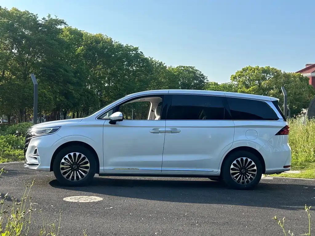 Roewe iMAX8 NEV 1.5 T DMH LaCrosse Luxury Enjoyment