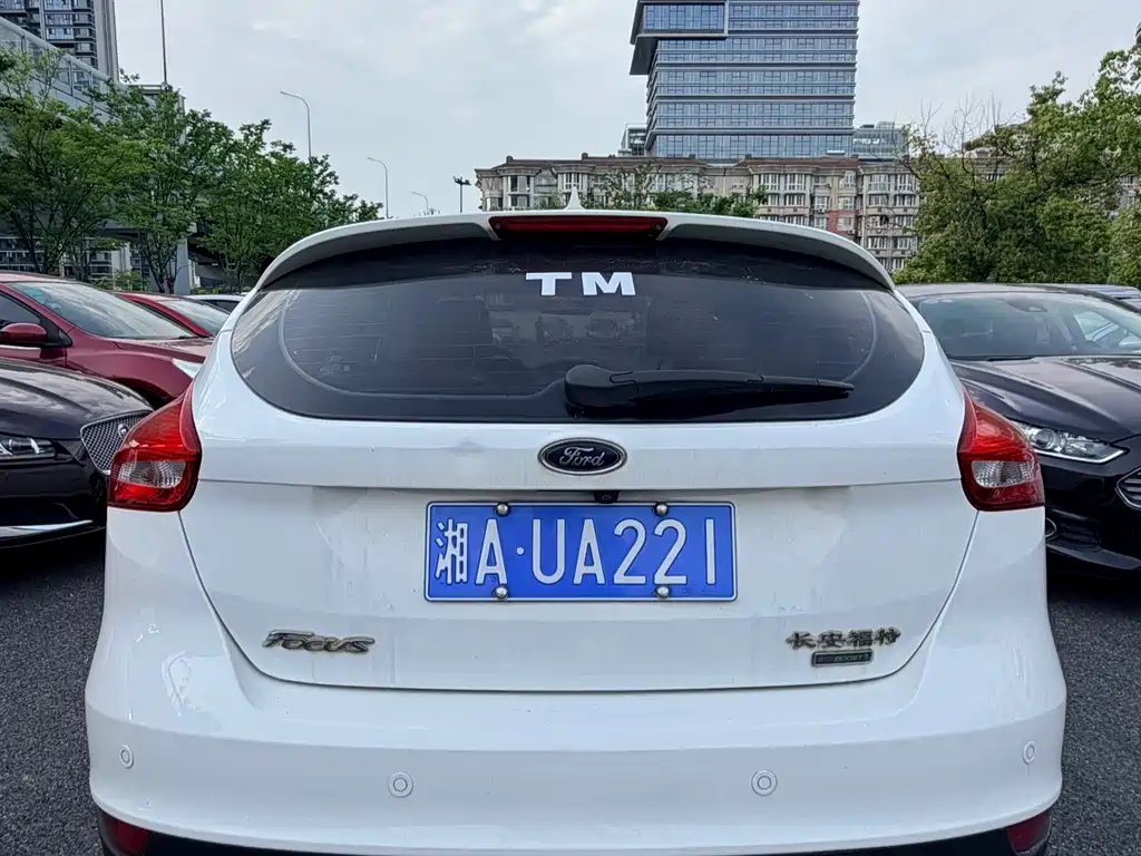 Focus Hatchback EcoBoost 125 Auto Super Style Smart Travel