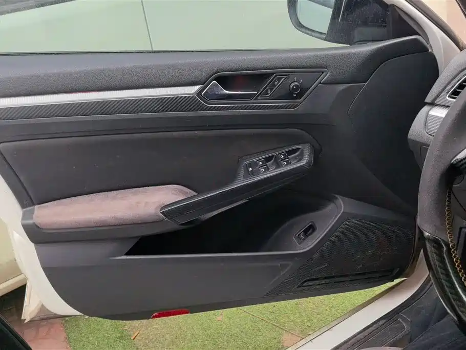 Lamando 230 TSI DSG Style