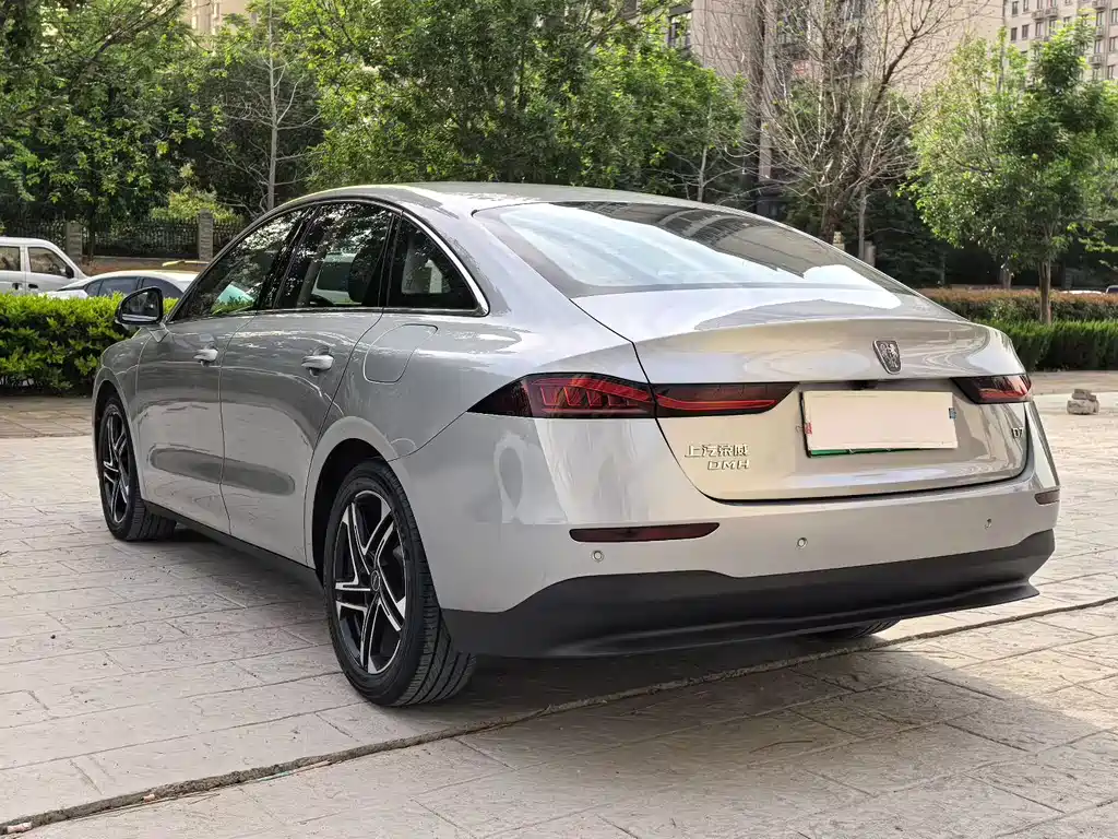 Roewe D7 DMH 125 km Flagship