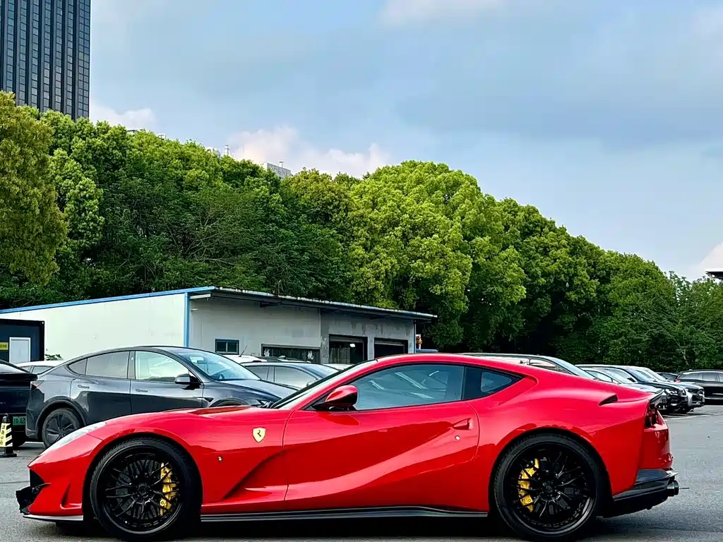 Ferrari 812 6.5 L Superfast