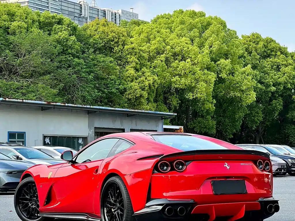 Ferrari 812 6.5 L Superfast