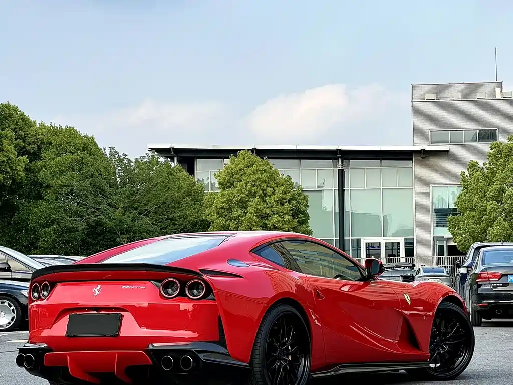 Ferrari 812 6.5 L Superfast