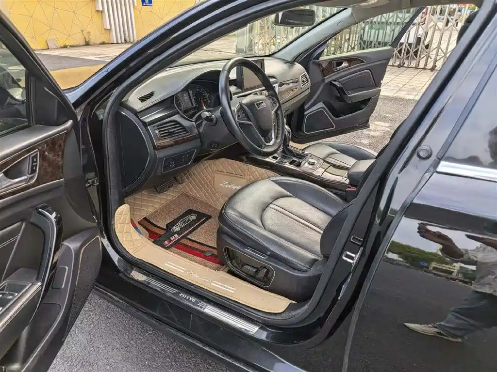 Zotye Z700 1.8 T DCT Distinguished