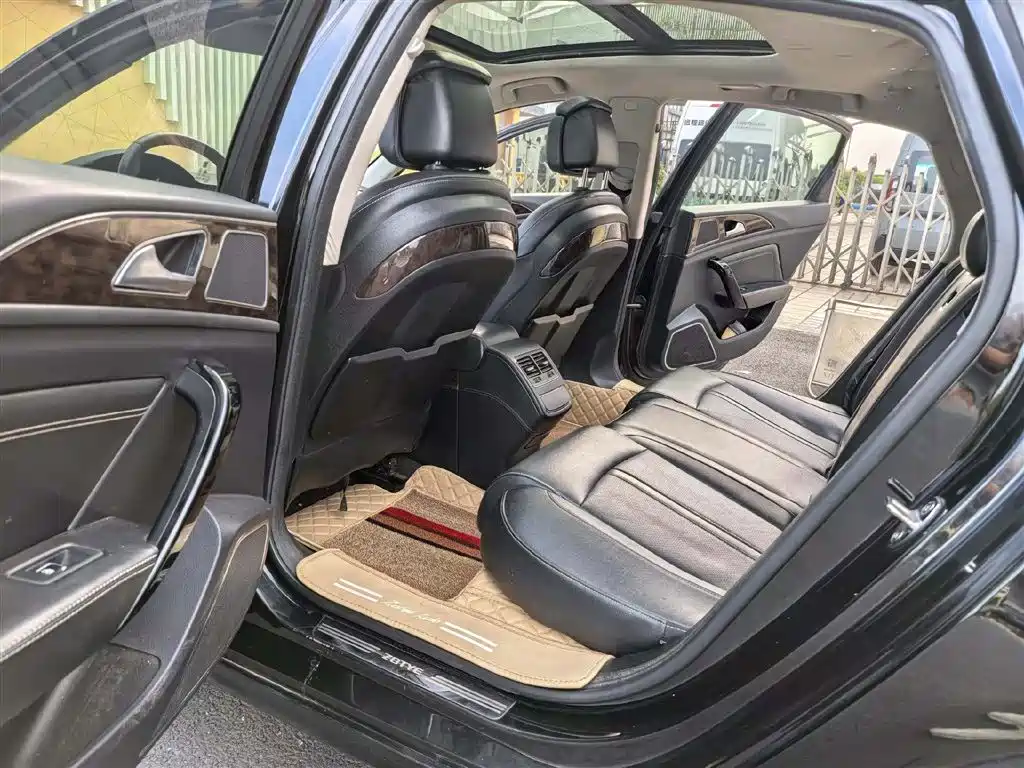 Zotye Z700 1.8 T DCT Distinguished