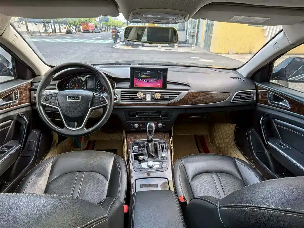 Zotye Z700 1.8 T DCT Distinguished