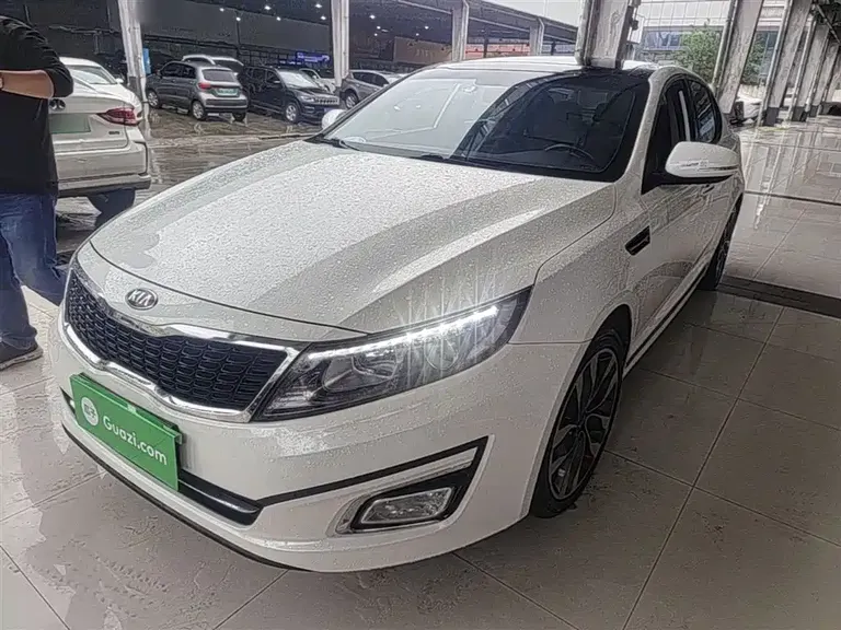 Kia K5 2.0 L Auto LUX
