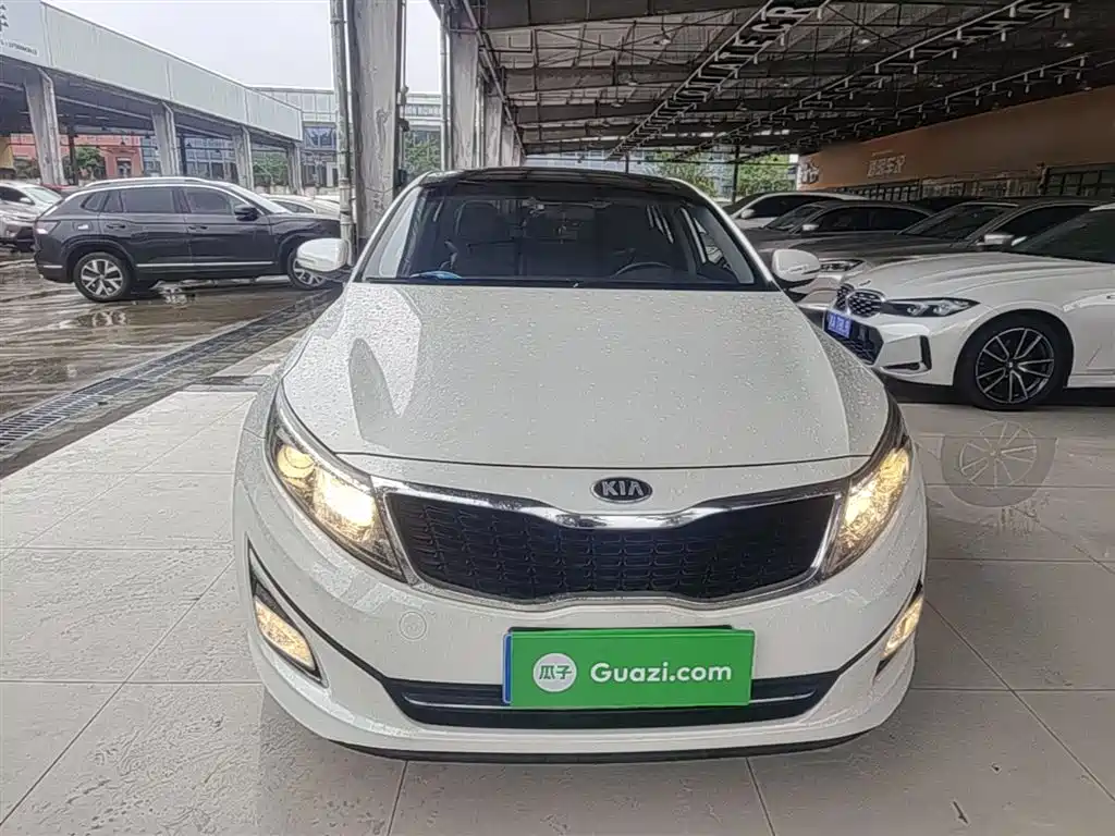 Kia K5 2.0 L Auto LUX