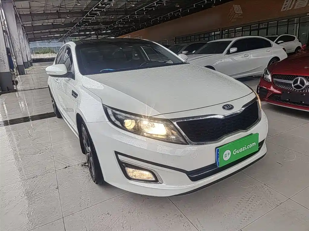 Kia K5 2.0 L Auto LUX