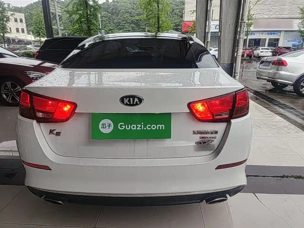 Kia K5 2.0 L Auto LUX