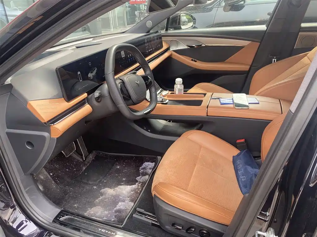 Voyah Zhuiguang PHEV 4 WD Ultra Long Range Flagship