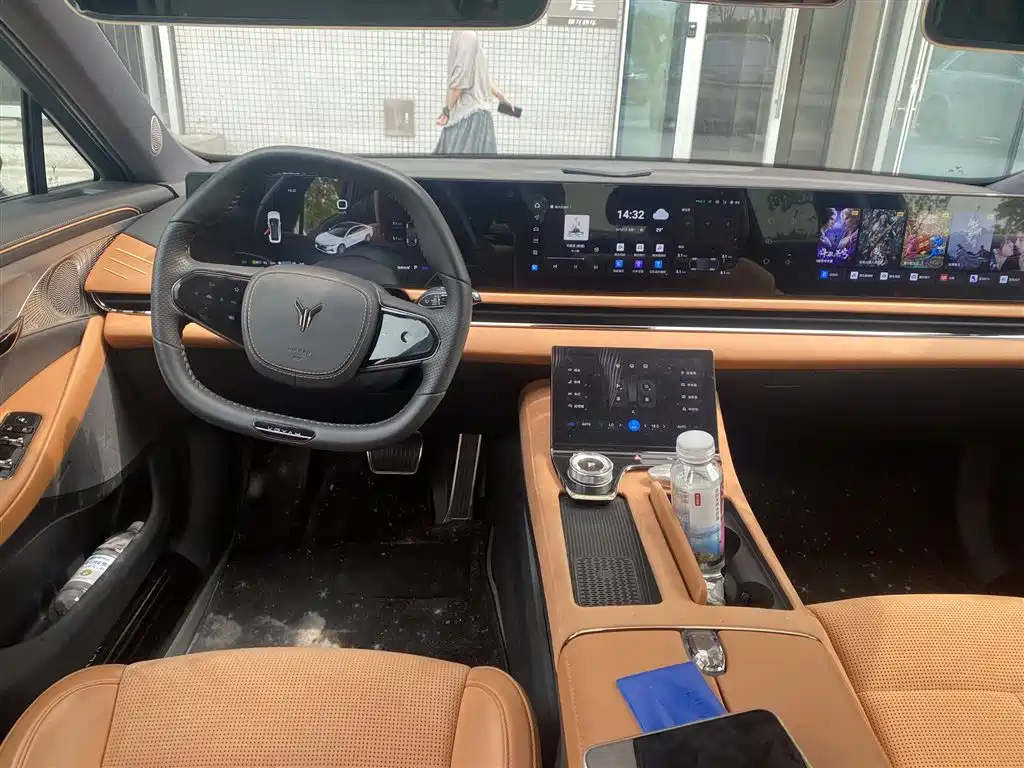 Voyah Zhuiguang PHEV 4 WD Ultra Long Range Flagship