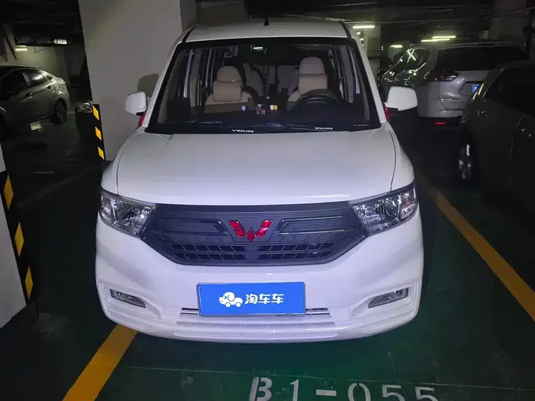 Wuling Hongguang V 1.5 L Power Enjoyment Electric Assist LAR