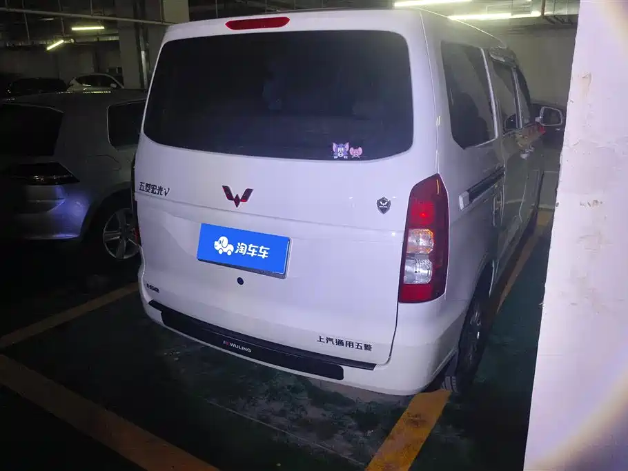 Wuling Hongguang V 1.5 L Power Enjoyment Electric Assist LAR
