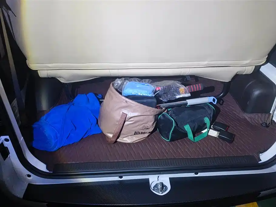 Wuling Hongguang V 1.5 L Power Enjoyment Electric Assist LAR