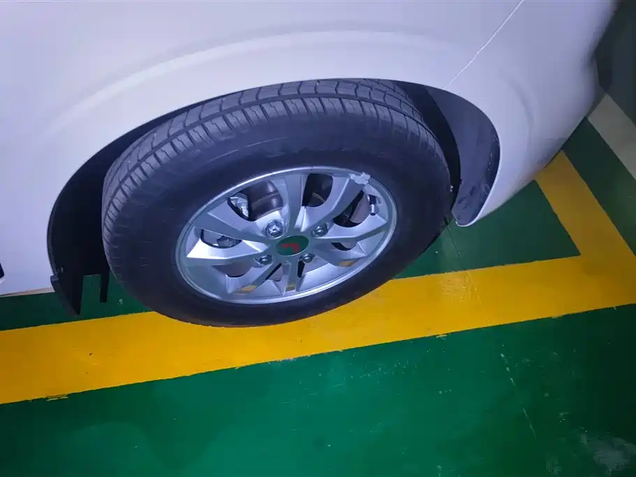 Wuling Hongguang V 1.5 L Power Enjoyment Electric Assist LAR