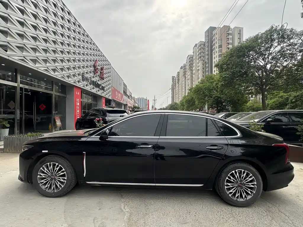 Hongqi H5 1.5 T DCT Connected Flagship Charm