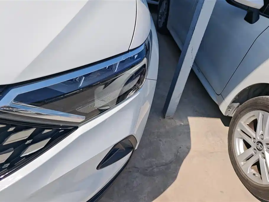 Jetta VS5 280 TSI Auto Progressive