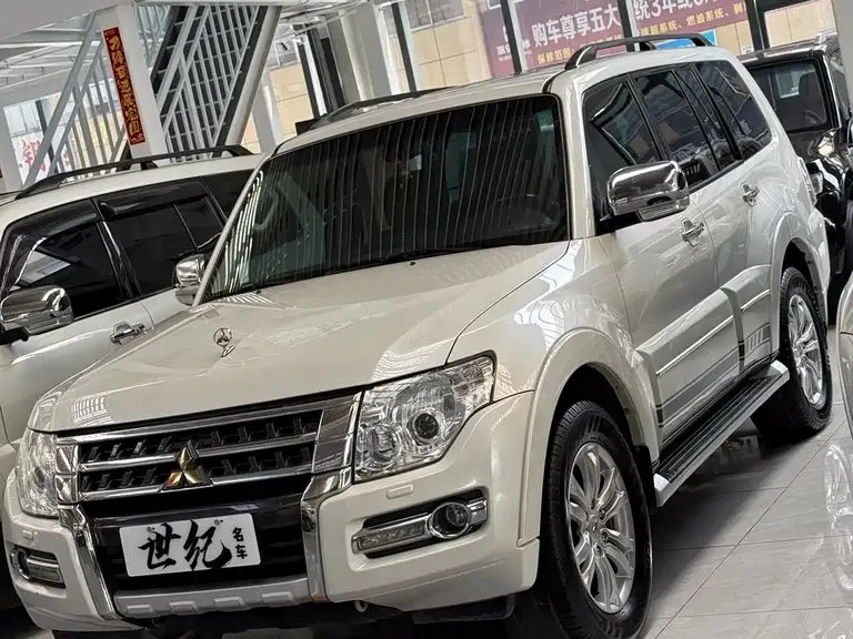 Mitsubishi Pajero (Import) 3.8 L Middle East