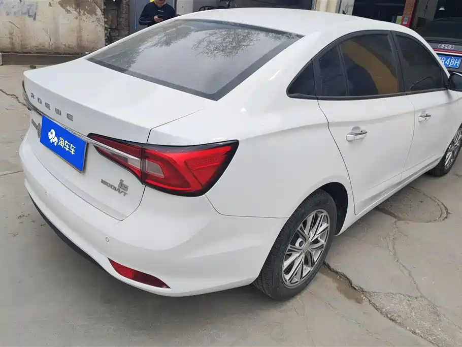 Roewe i5 1.5 L Auto 4 G Connected Leading Luxury