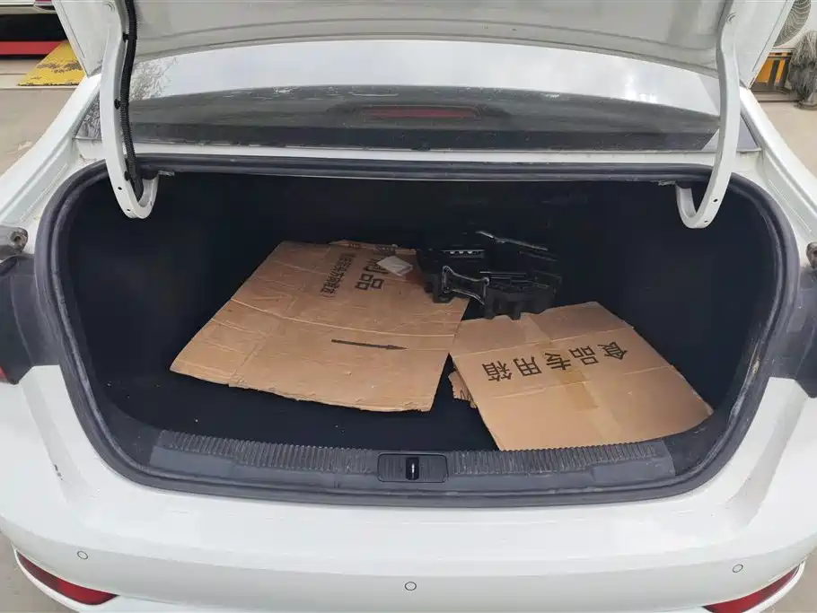 Roewe i5 1.5 L Auto 4 G Connected Leading Luxury