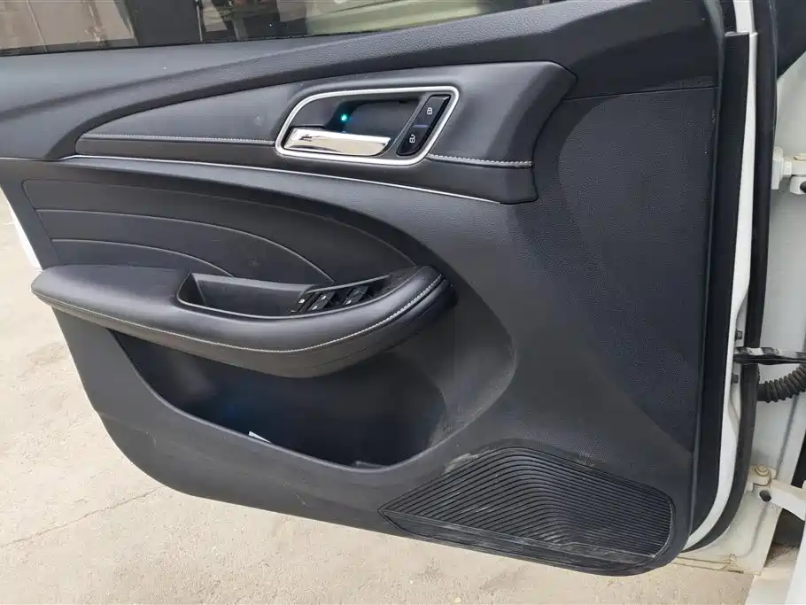 Roewe i5 1.5 L Auto 4 G Connected Leading Luxury
