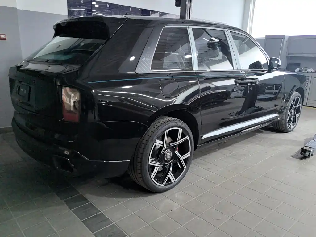 Cullinan Black Badge