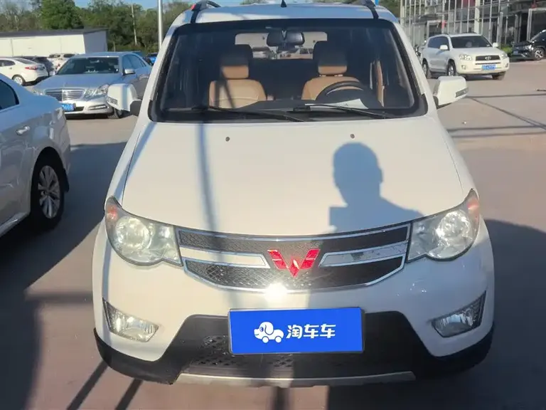 Wuling Hongguang 1.5 L S Luxury