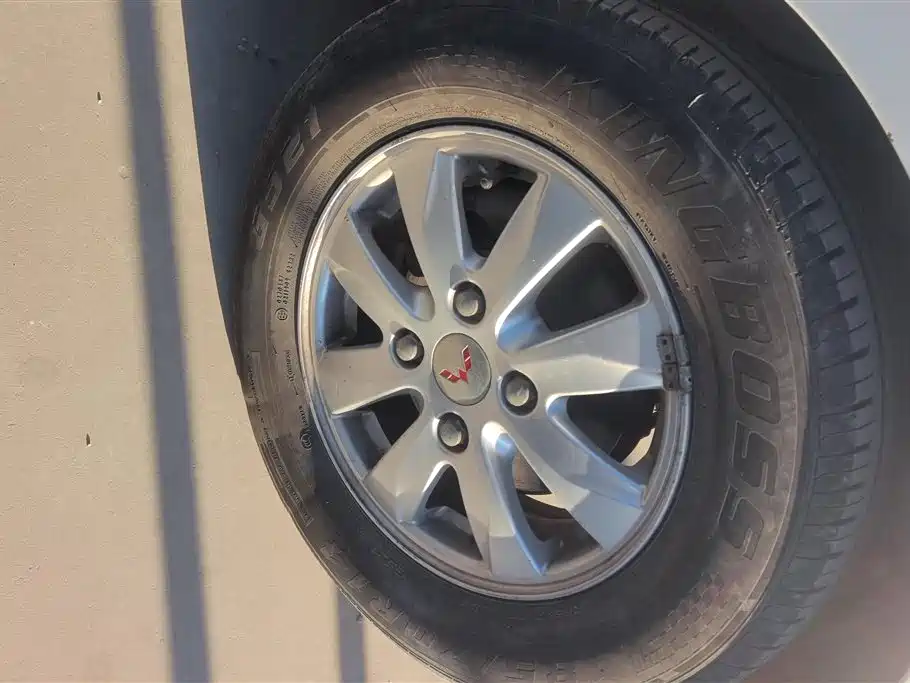 Wuling Hongguang 1.5 L S Luxury