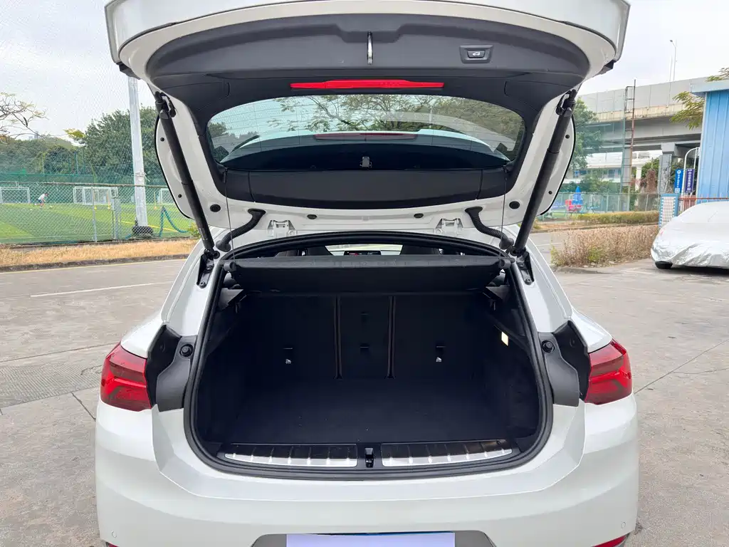 BMW X2 sDrive25 i Sharp Edge