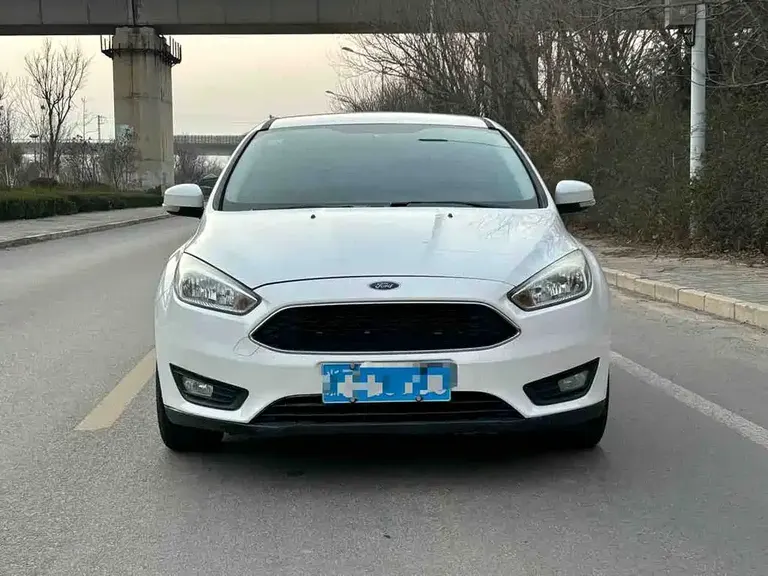 Ford Focus Hatchback 1.6 L Auto Comfort Smart Travel