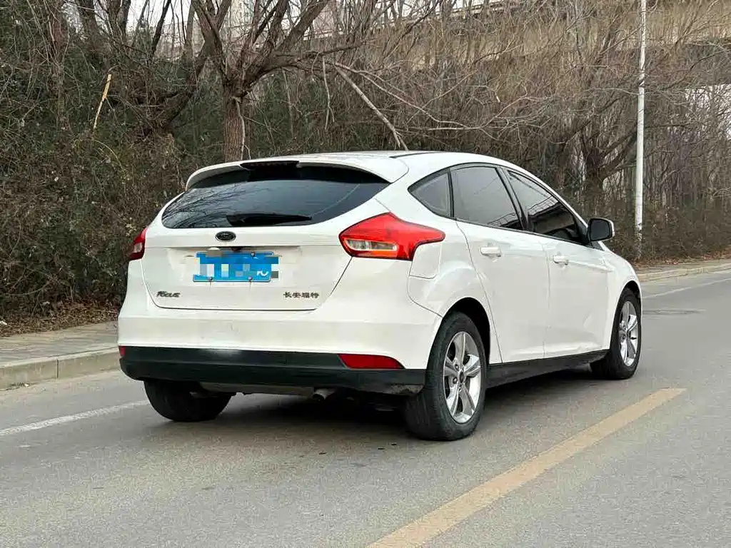 Focus Hatchback 1.6 L Auto Comfort Smart Travel