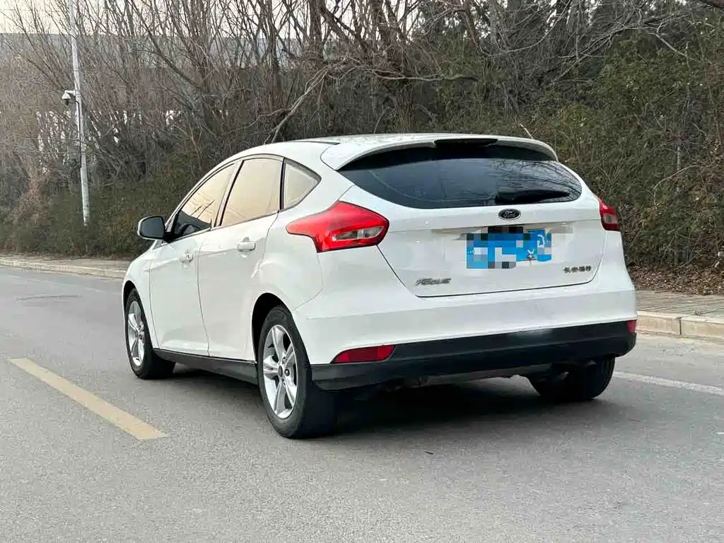 Focus Hatchback 1.6 L Auto Comfort Smart Travel
