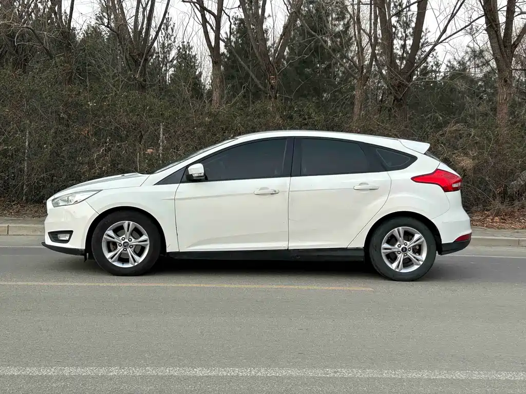 Focus Hatchback 1.6 L Auto Comfort Smart Travel