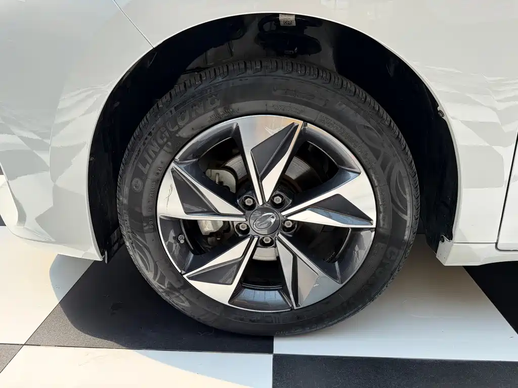 GAC Trumpchi M6 PRO 270 T Auto Luxury