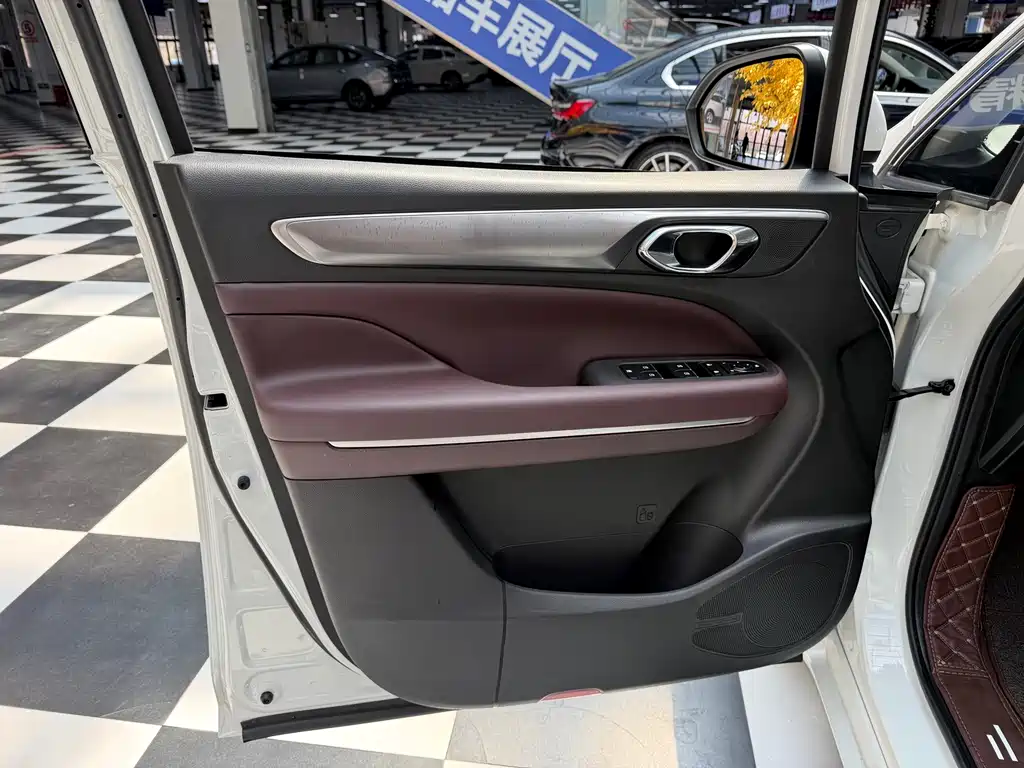 GAC Trumpchi M6 PRO 270 T Auto Luxury