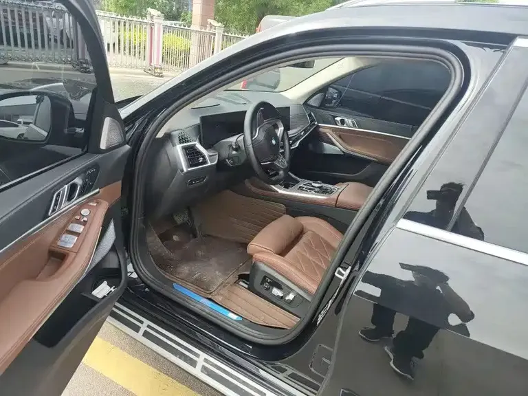 BMW X7 xDrive40 i Leading Luxury Package