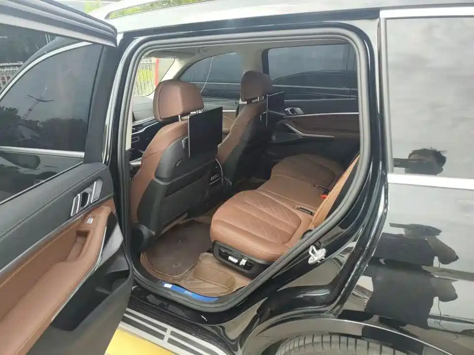 BMW X7 xDrive40 i Leading Luxury Package