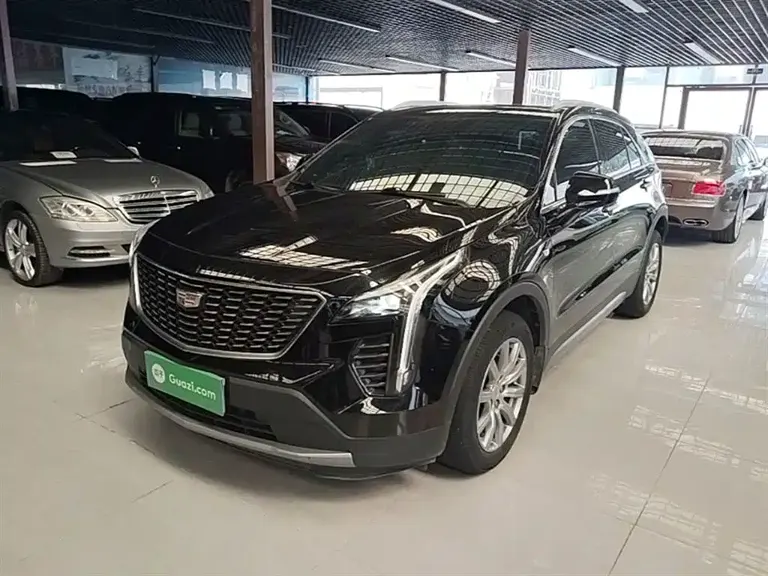 Cadillac XT4 28 T 2 WD Leading