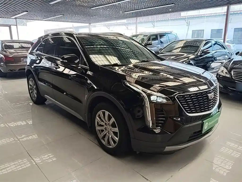 Cadillac XT4 28 T 2 WD Leading