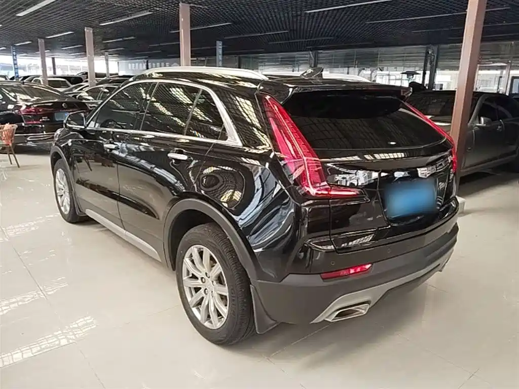 Cadillac XT4 28 T 2 WD Leading