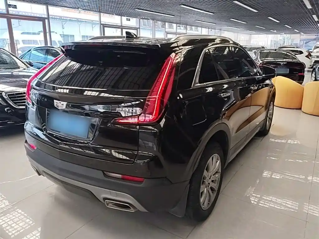 Cadillac XT4 28 T 2 WD Leading