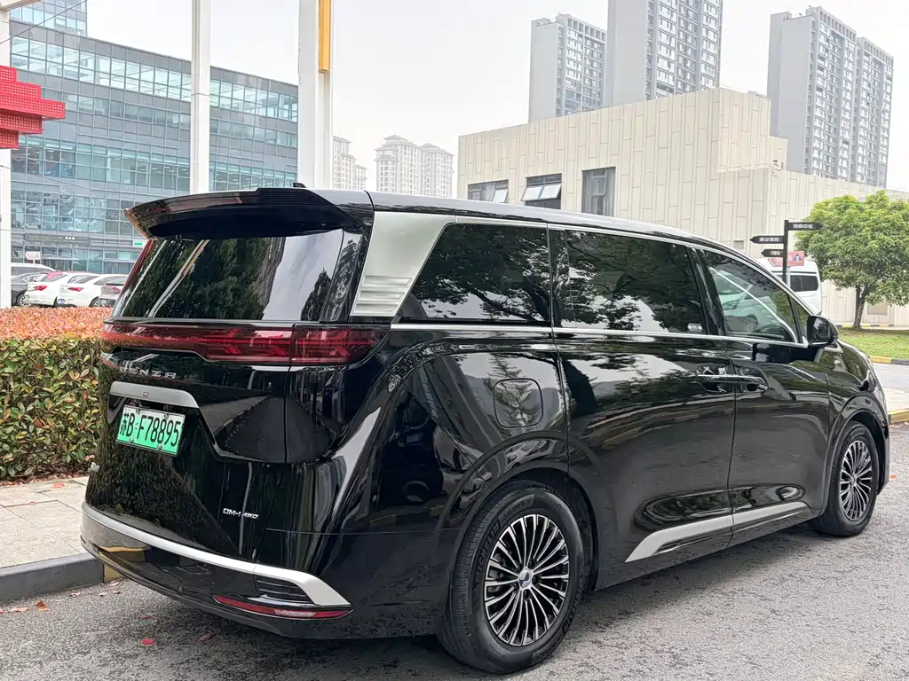 Denza D9 DM-i 1050 Premium