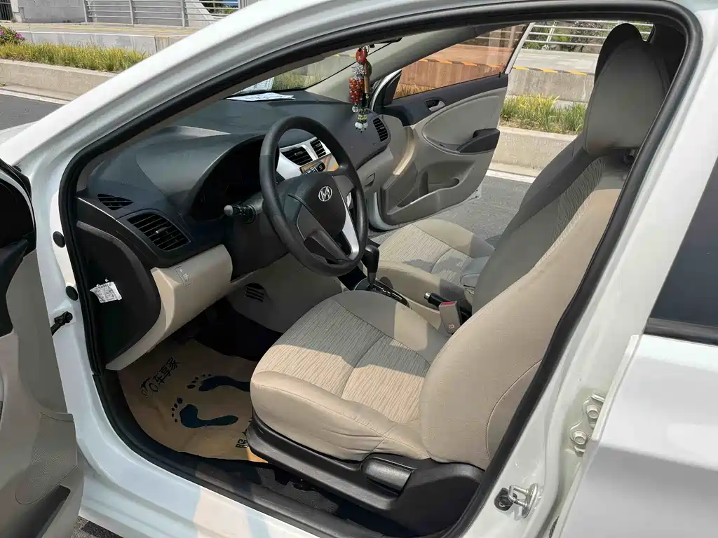 Accent 1.4 L Auto Intelligent GLS